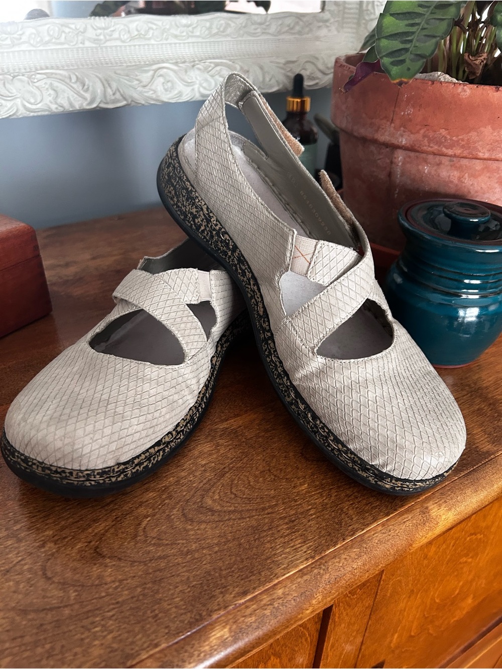 Rieker Women's Light Beige Textured Mary Jane Flats, Genuine Leather